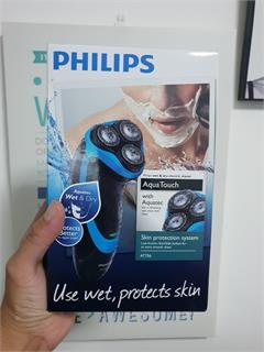 Máy cạo râu khô và ướt Philips AT756