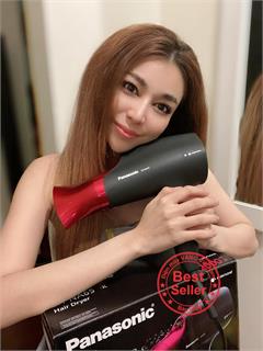 Máy sấy tóc Nanoe Panasonic EH-NA65-K645 dưỡng ẩm và sấy khô cho tóc
